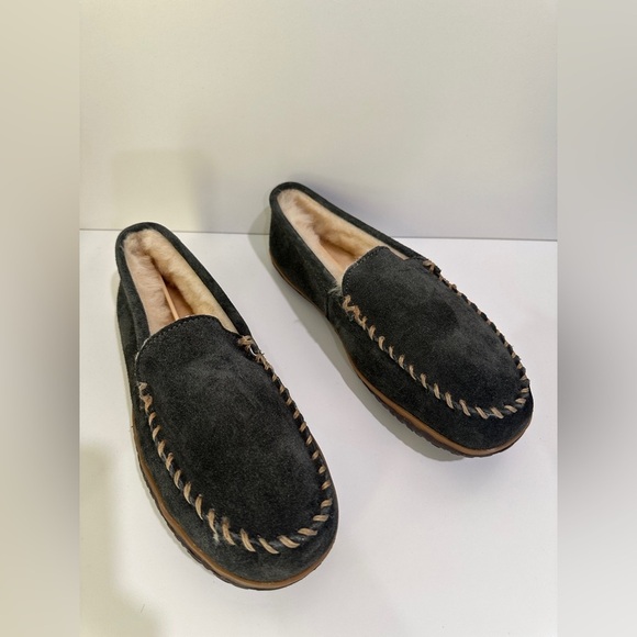 Minnetonka‎ Tobie Moccasin Slipper size 9 men